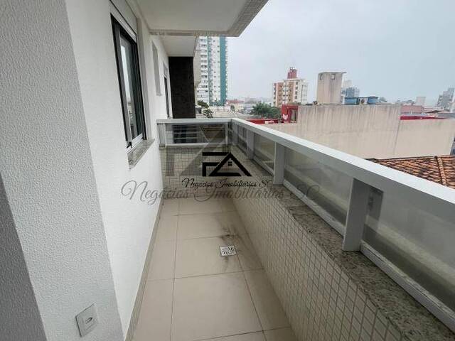 #817 - Apartamento para Venda em São José - SC