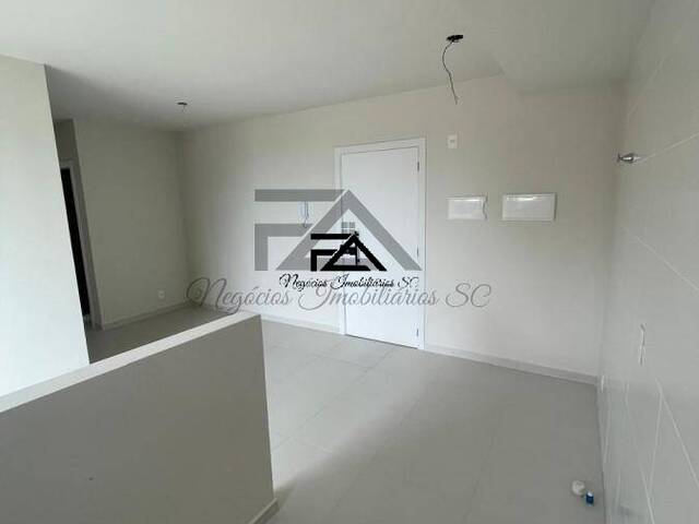 #641 - Apartamento para Venda em São José - SC