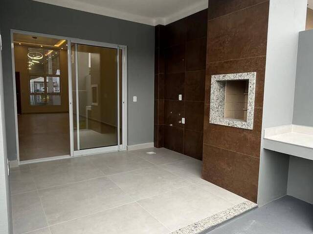 #2251 - Casa para Venda em São José - SC - 2