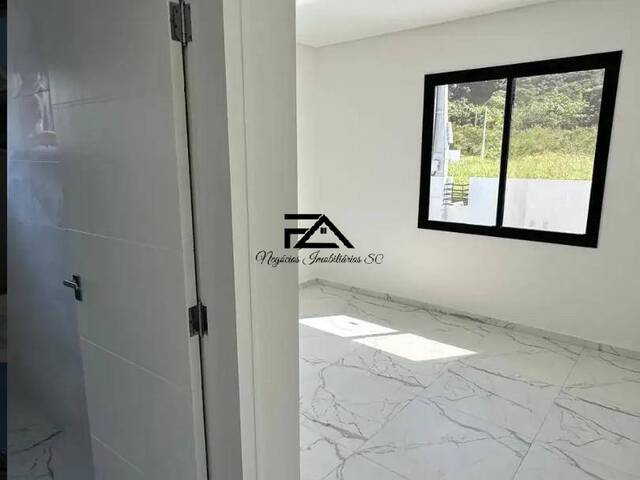 Casa para Venda em São José - 5