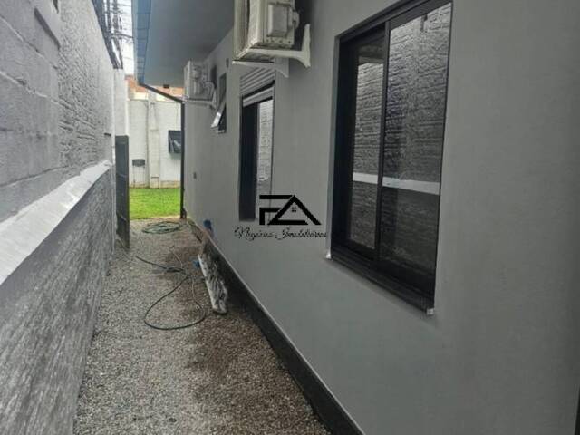 #2423 - Casa para Venda em São José - SC - 2