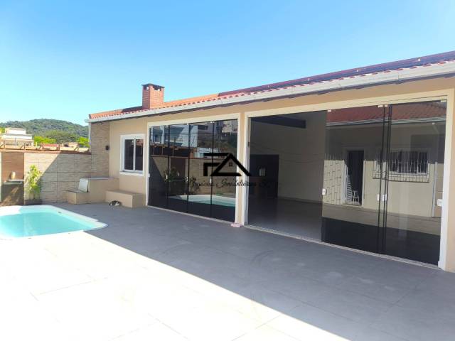 #2449 - Casa para Venda em São José - SC