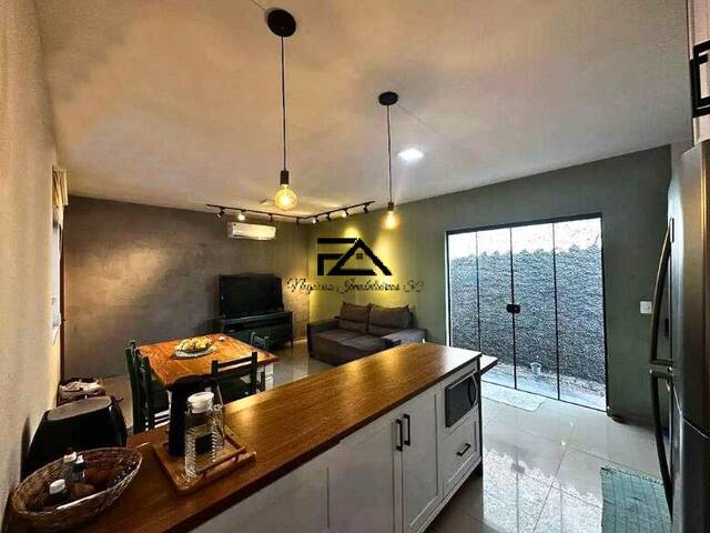 Casa geminada para Venda em São José - 2
