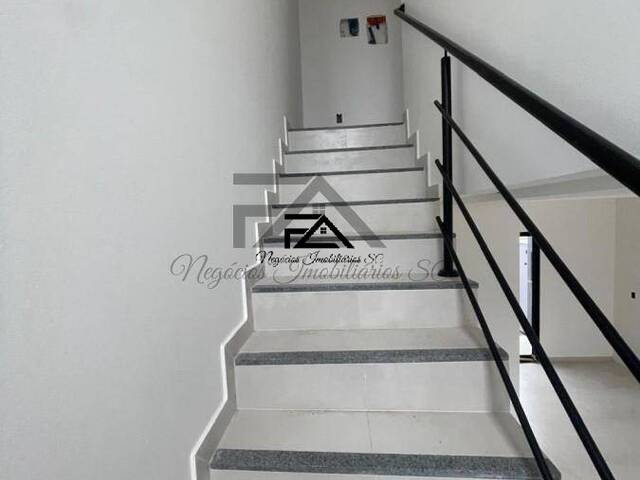 Sobrado para Venda em Palhoça - 4