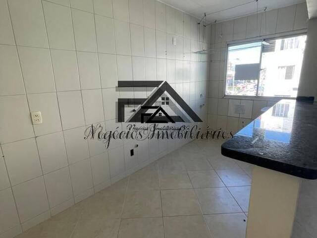 #648 - Apartamento para Venda em São José - SC